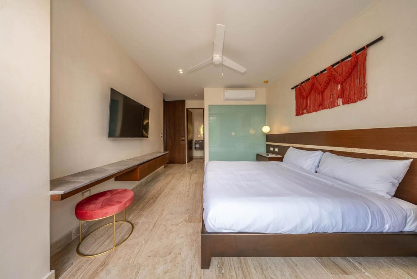 Lux 2br W Rooftop Pool And Close To