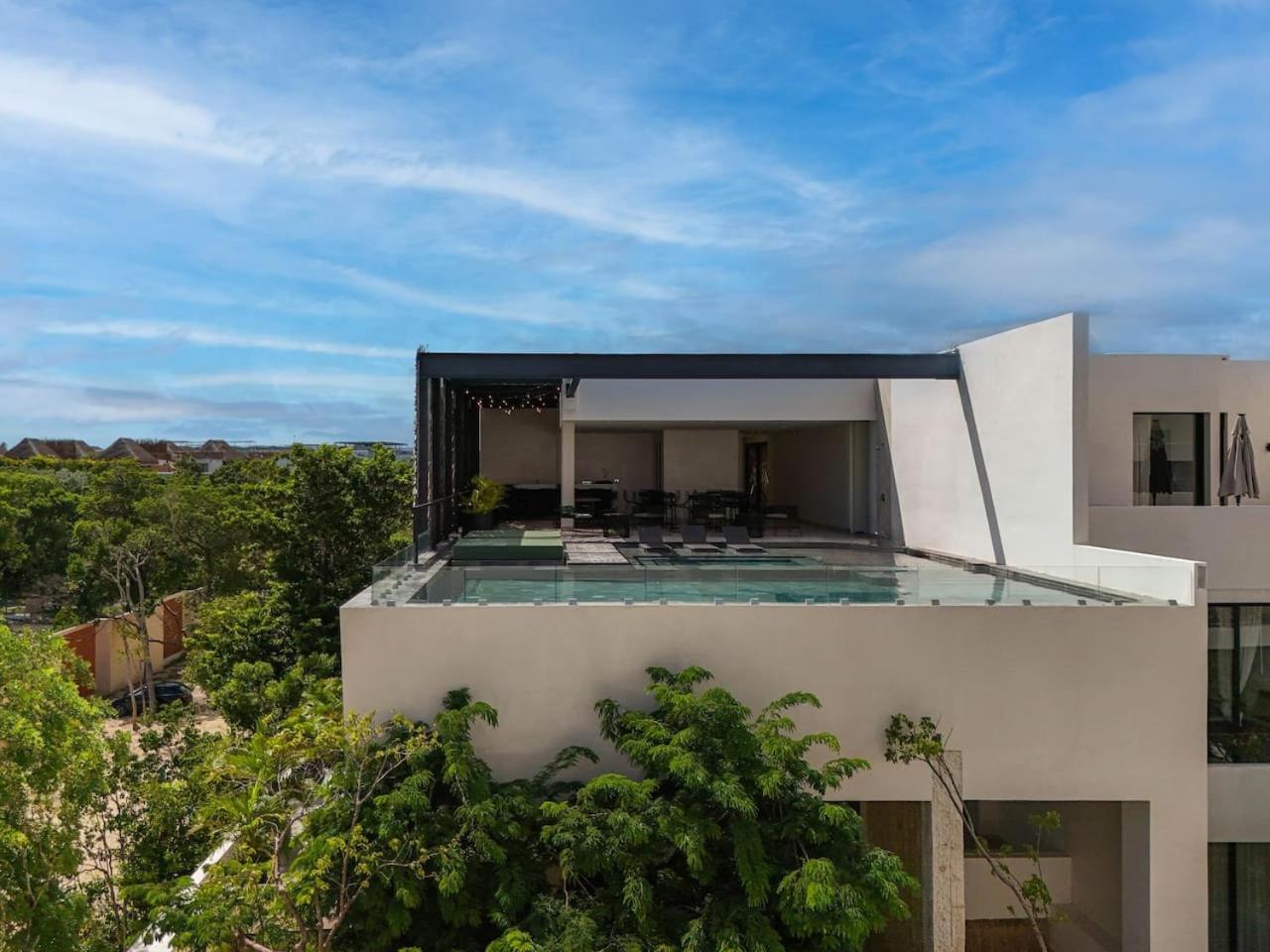 Lux 2br W Rooftop Pool And Close To Holiday home