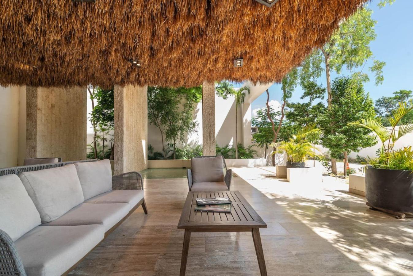 Holiday home Lux 2br W Rooftop Pool And Close To