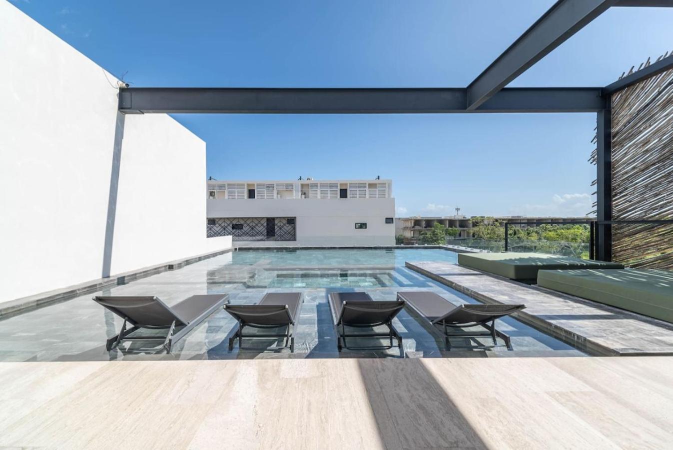 Holiday home Lux 2br W Rooftop Pool And Close To *