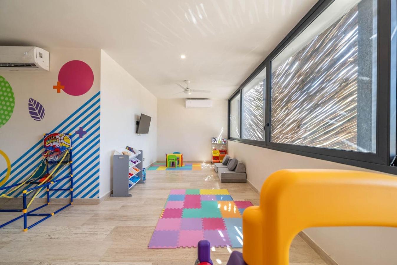 Holiday home Lux 2br W Rooftop Pool And Close To