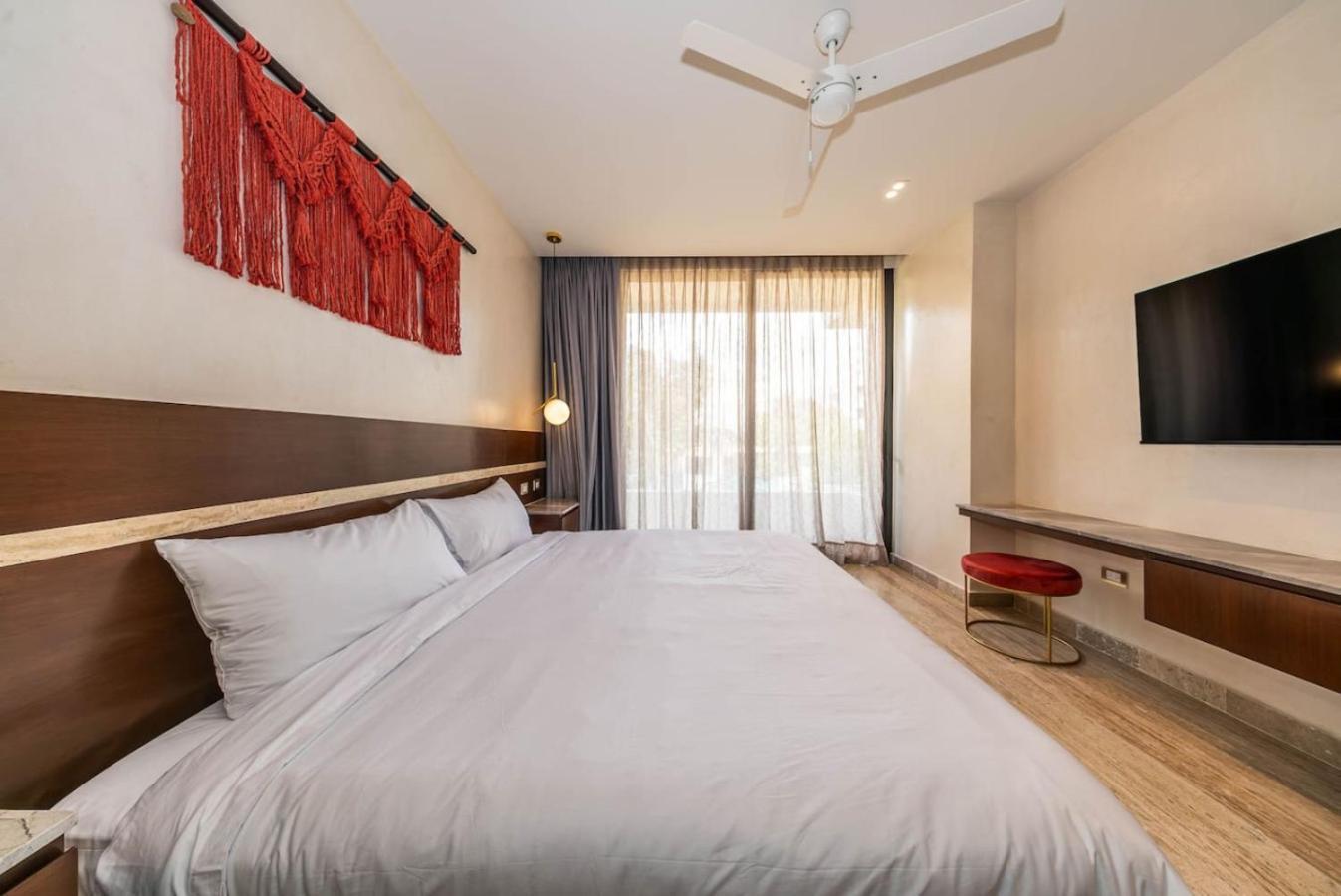 Lux 2br W Rooftop Pool And Close To