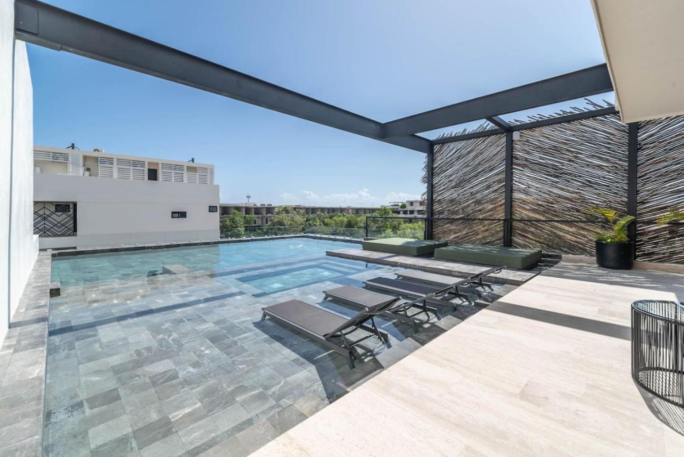 Lux 2br W Rooftop Pool And Close To Holiday home