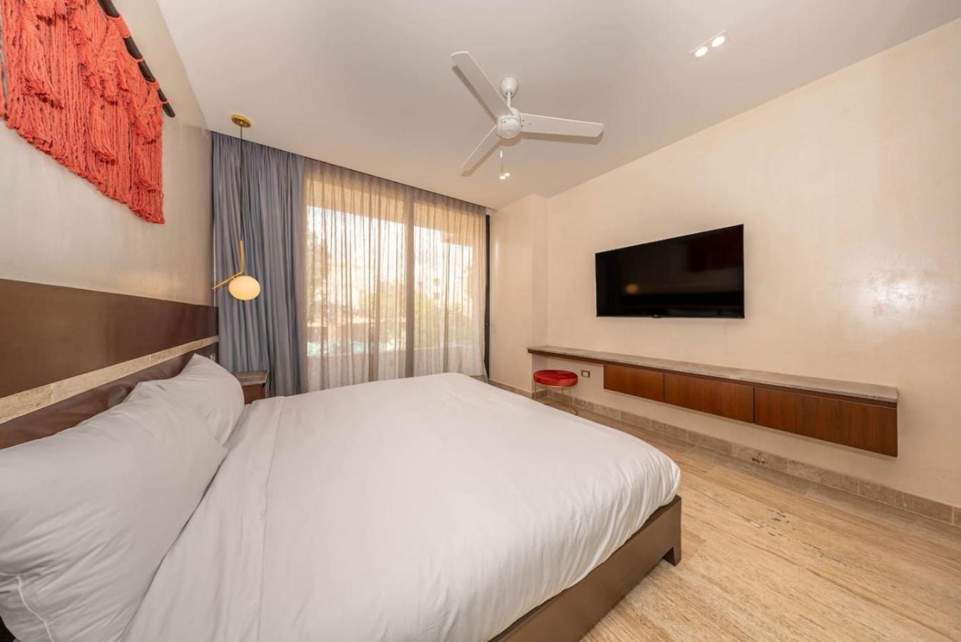 Holiday home Lux 2br W Rooftop Pool And Close To *