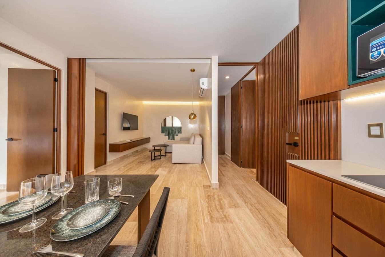 Lux 2br W Rooftop Pool And Close To Holiday home