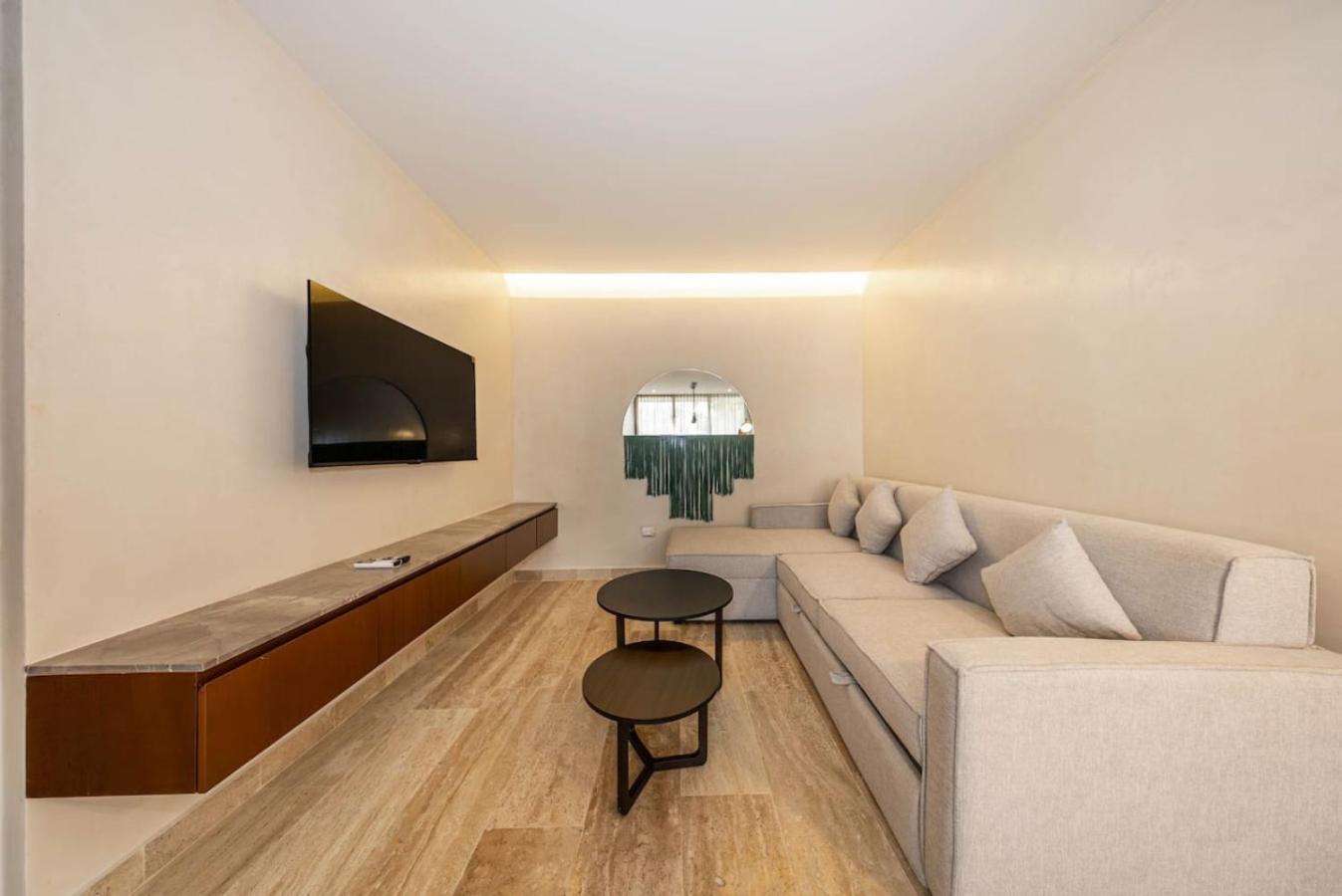 Lux 2br W Rooftop Pool And Close To